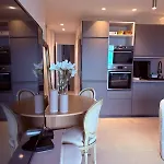 Daire Stunning 3-room With Panoramic Views Over Cannes Le Cannet