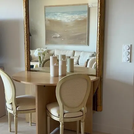 Stunning 3-room With Panoramic Views Over Cannes *