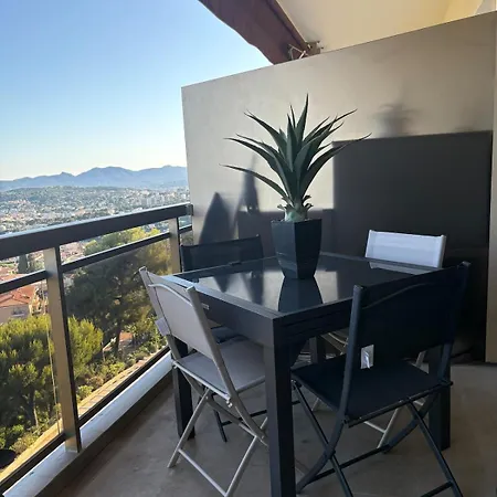 Lägenhet Stunning 3-room With Panoramic Views Over Cannes *