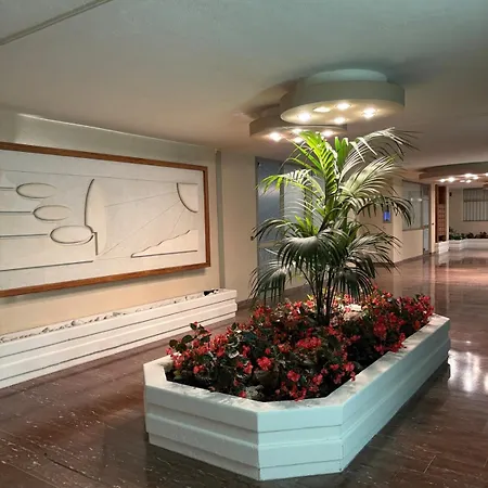 Stunning 3-room With Panoramic Views Over Cannes *