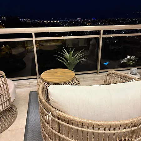 Stunning 3-room With Panoramic Views Over Cannes *