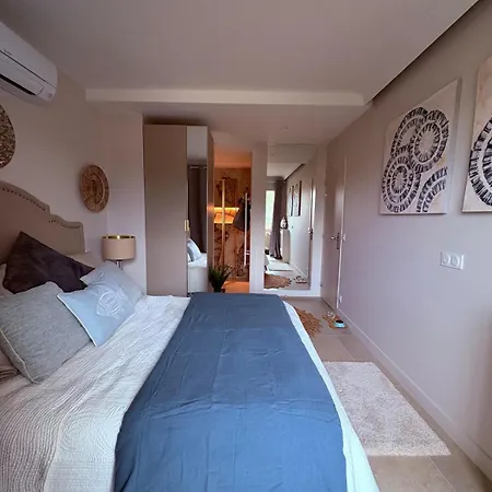 Stunning 3-room With Panoramic Views Over Cannes