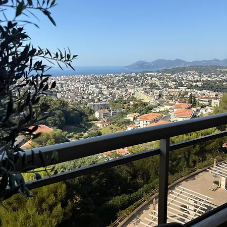 Lägenhet Stunning 3-room With Panoramic Views Over Cannes