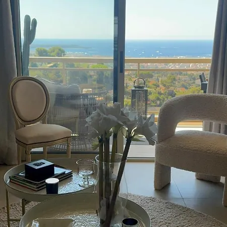 Lägenhet Stunning 3-room With Panoramic Views Over Cannes Le Cannet