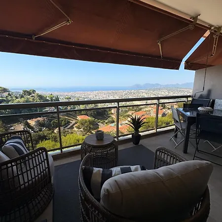 Stunning 3-room With Panoramic Views Over Cannes