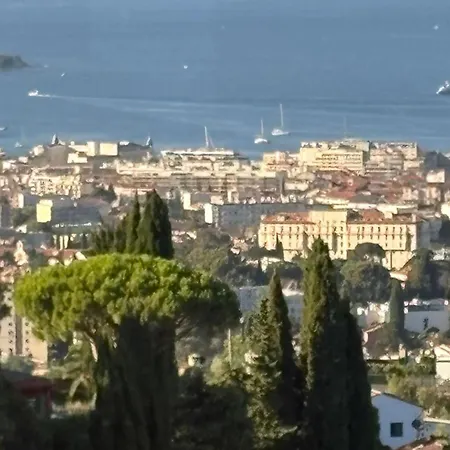 Stunning 3-room With Panoramic Views Over Cannes