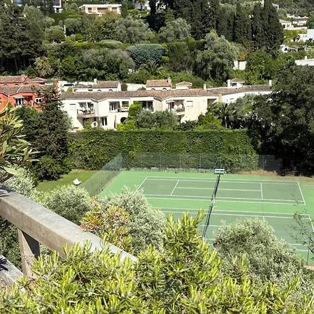 Lägenhet Stunning 3-room With Panoramic Views Over Cannes *