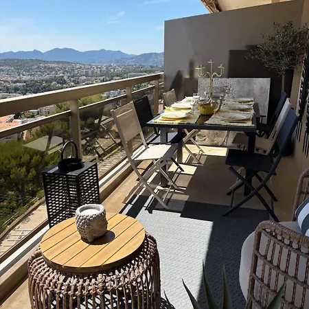Lägenhet Stunning 3-room With Panoramic Views Over Cannes *