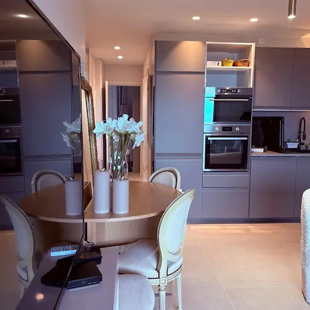 Lägenhet Stunning 3-room With Panoramic Views Over Cannes Le Cannet