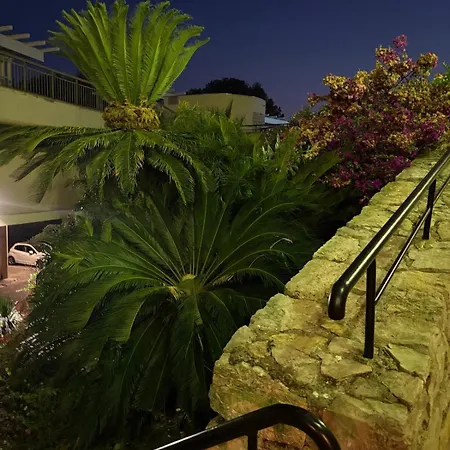 Stunning 3-room With Panoramic Views Over Cannes *