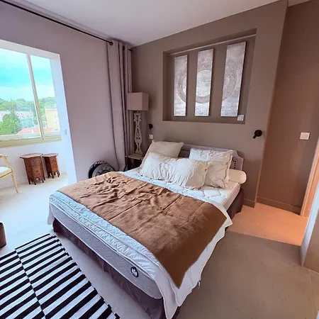 Stunning 3-room With Panoramic Views Over Cannes لو كانيت
