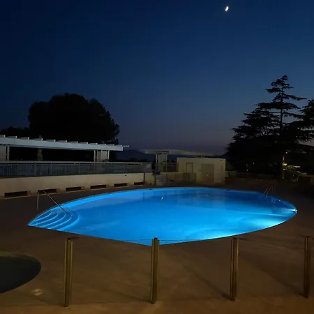 Stunning 3-room With Panoramic Views Over Cannes لو كانيت