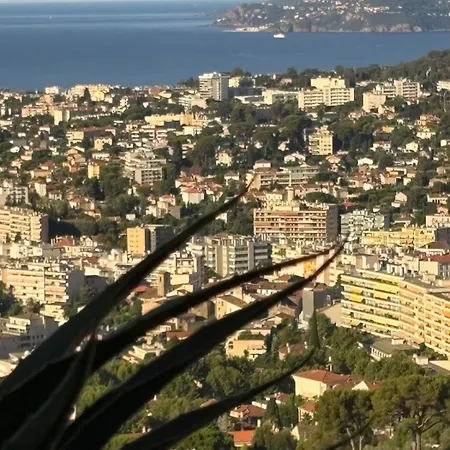 Stunning 3-room With Panoramic Views Over Cannes *