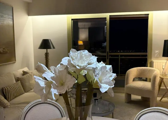 Apartamento Stunning 3-room With Panoramic Views Over Cannes Le Cannet